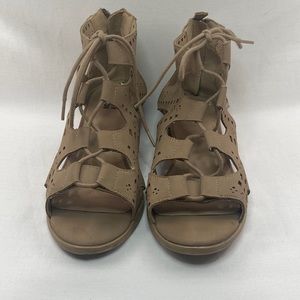 Selling used Harper Canyon heels